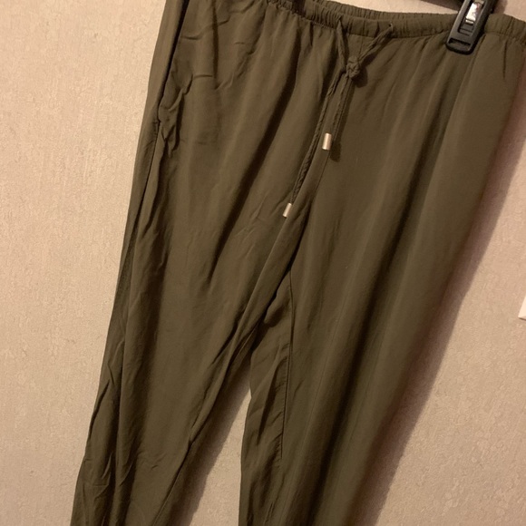 H&M Green Joggers - Picture 1 of 2